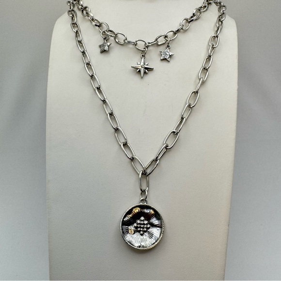 Silver Tone Layered Chain Star Charm Medallion Pendant Necklace - Picture 4 of 7